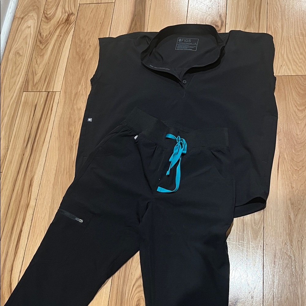 Figs Black Set with Blue Accents